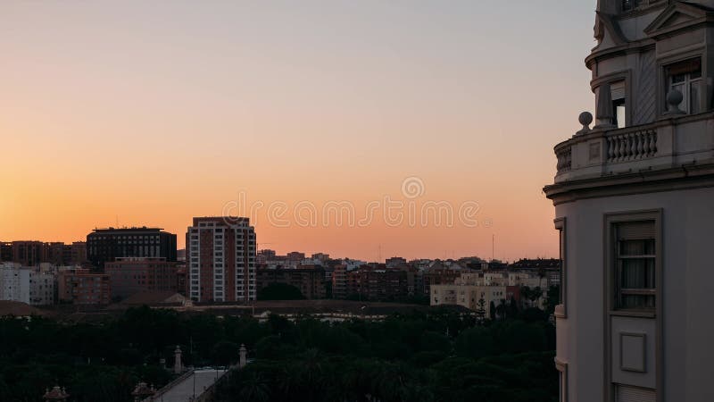 Lapso de tiempo de un edificio en valencia españa.