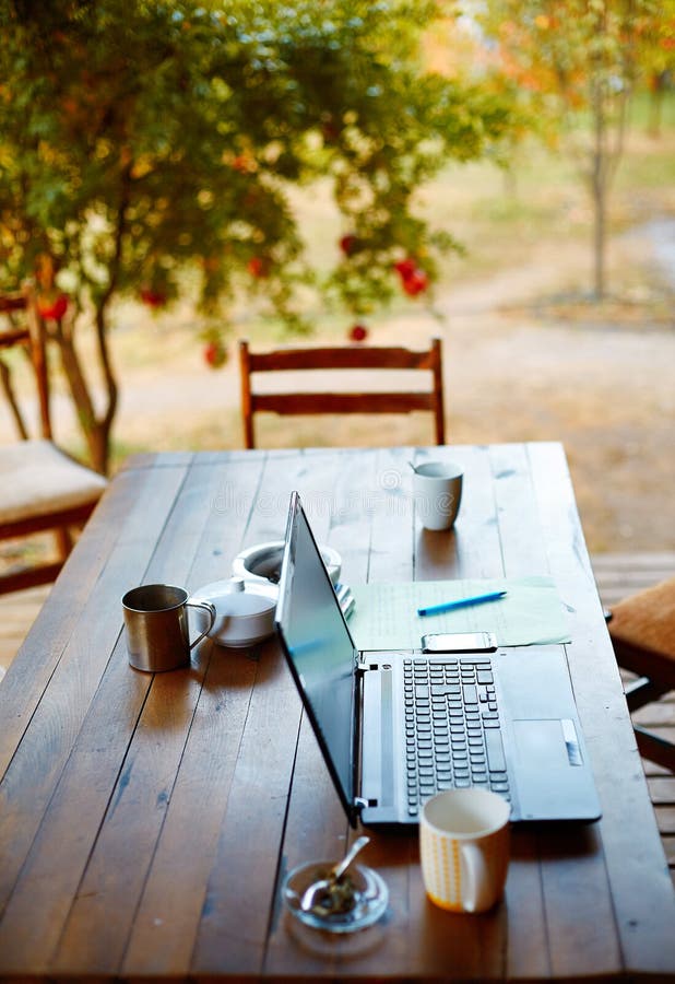 Und Kaffee Im Garten Stockbild Bild von
