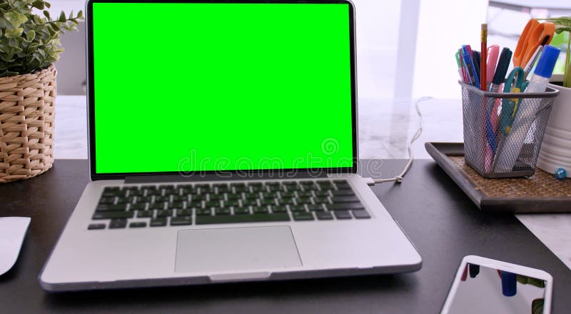 Chào mừng bạn đến với laptop green screen, nơi bạn có thể tạo ra những video độc đáo và tạo ấn tượng với khán giả của mình. 