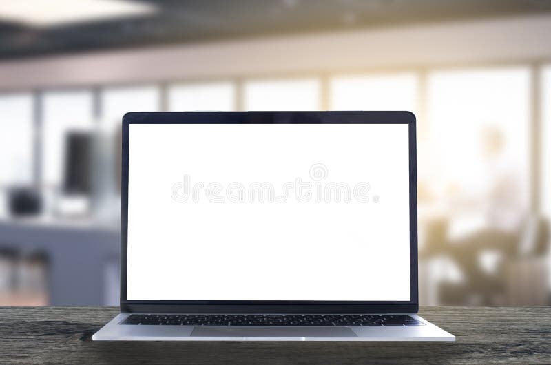 Laptop met het witte lege scherm op houten lijst in Internet c stock afbeelding Laptop met het witte lege scherm op houten lijst in Internet c stock afbeelding