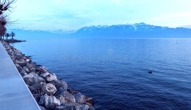 Laque Leman et Alpes français photos stock Laque Leman et Alpes français photos stock