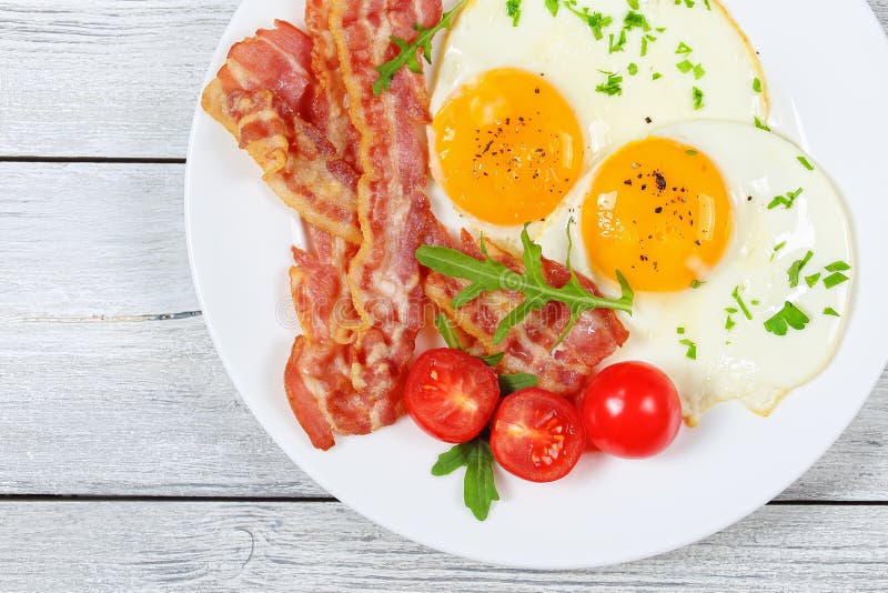 Lard et Sunny Side Up Eggs photos stock Lard et Sunny Side Up Eggs photos stock