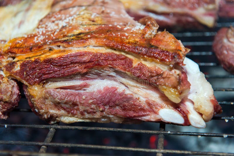 Lard rôti image stock. Image du grillez, dîner, manger 33594319