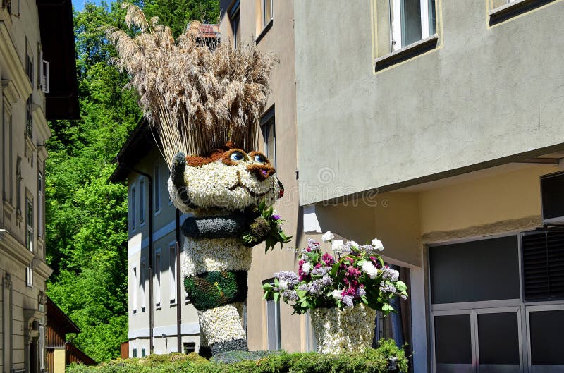 A large figure of an animal from white and green plants