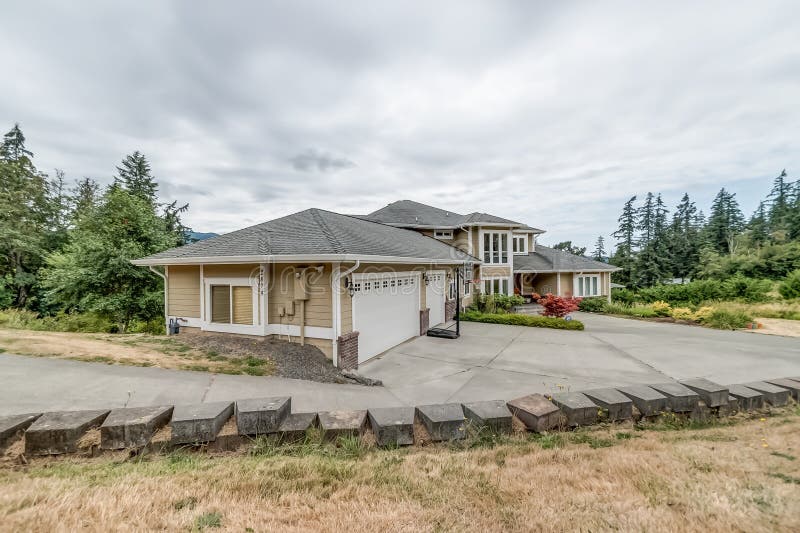 Large Luxury Mansion Home House Real Estate Driveway Wrap Around Trees Pacific Northwest Stock