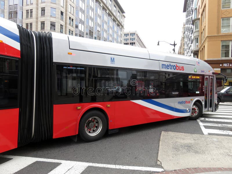 Photo of large metrobus making a turn in washington dc on 1/24/20.