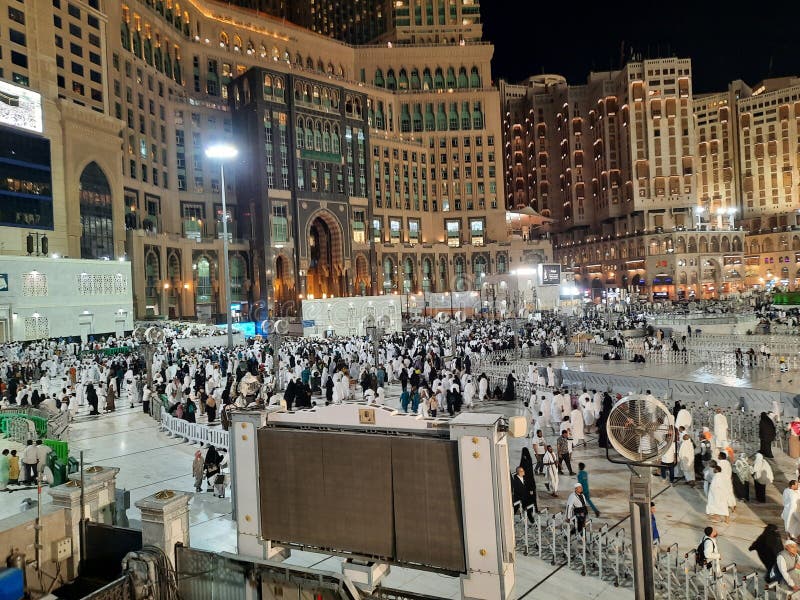 A Large Number of Umrah Pilgrims in Front of the Clock Tower in Masjid