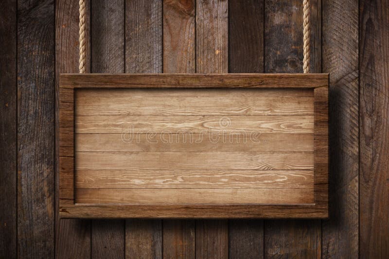Tấm bảng gỗ lớn treo trên dây thừng với nền gỗ mang đến một vẻ đẹp cổ điển, tinh tế và hấp dẫn cho không gian trưng bày của bạn. Xem hình ảnh để cảm nhận được vẻ đẹp lãng mạn của tấm bảng này.