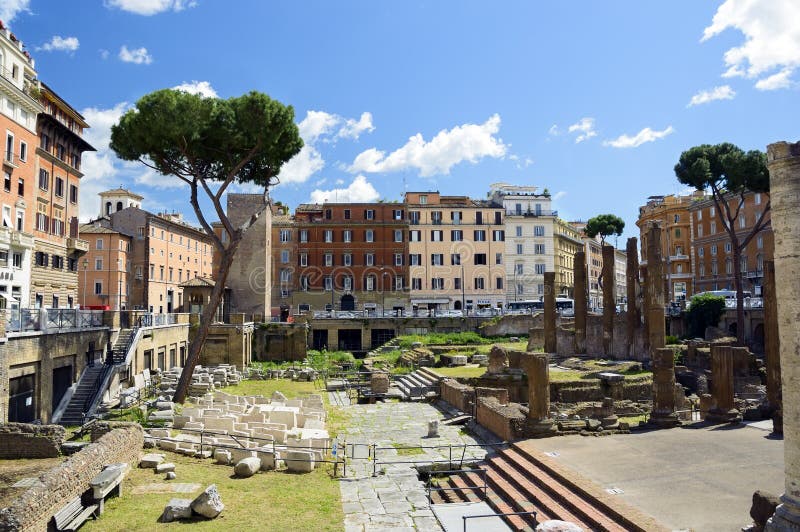 Largo di Torre Argentina Forntida fördärvar i Rome, Italien arkivfoto Largo di Torre Argentina Forntida fördärvar i Rome, Italien arkivfoto
