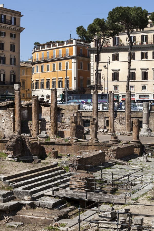 Largo di Torre Argentina fyrkant i Rome italy arkivbild Largo di Torre Argentina fyrkant i Rome italy arkivbild