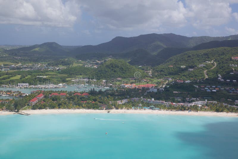 Las Antillas, el Caribe, Antigua, visión sobre Jolly Harbour imagen de archivo libre de regalías Las Antillas, el Caribe, Antigua, visión sobre Jolly Harbour imagen de archivo libre de regalías