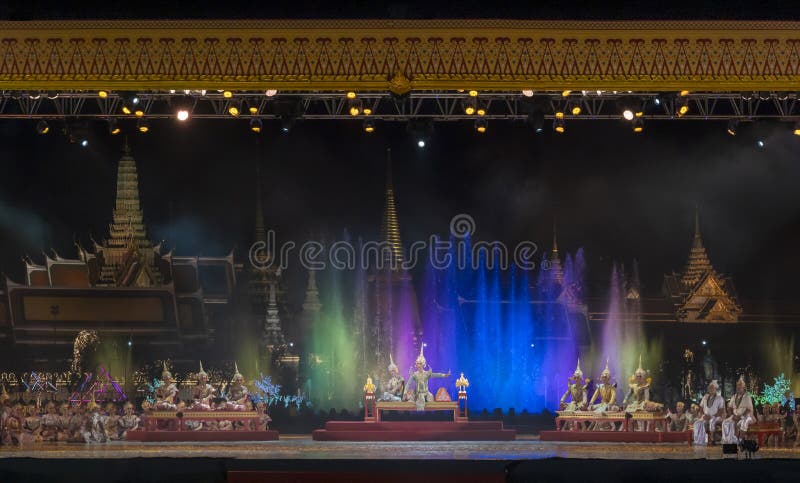 Las artes interpretativas de Khon muestran danza tailandesa clásica fotografía de archivo Las artes interpretativas de Khon muestran danza tailandesa clásica fotografía de archivo