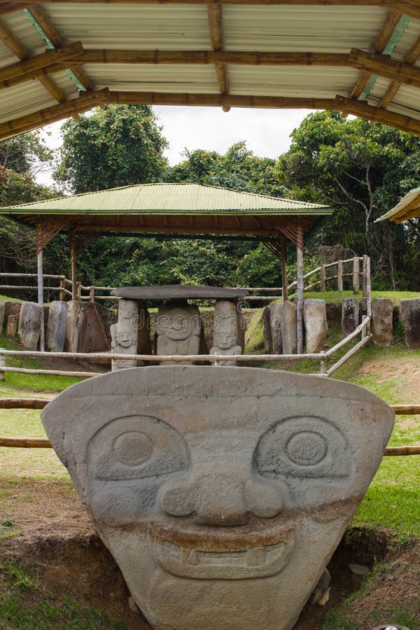 Las caras en San Agustin Archeological parquean, Huilla, Colombia imágenes de archivo libres de regalías Las caras en San Agustin Archeological parquean, Huilla, Colombia imágenes de archivo libres de regalías