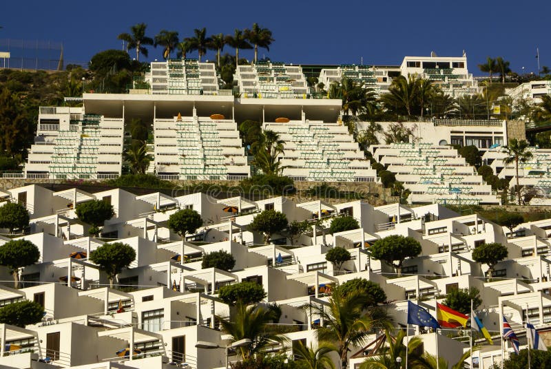 Las casas blancas en Maspalomas recurren, Gran Canaria foto de archivo Las casas blancas en Maspalomas recurren, Gran Canaria foto de archivo