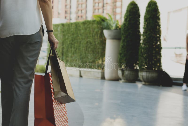 Las compras de la feminidad de la mujer relajan concepto fotos de archivo Las compras de la feminidad de la mujer relajan concepto fotos de archivo