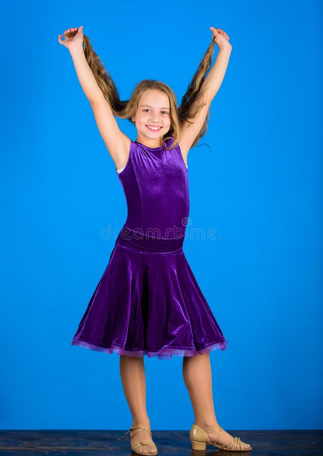Las Cosas Que Usted Necesita Saben Sobre Peinado De La Danza De Salón De Baile Peinado Para El Bailarín Cómo Hacer El Peinado Ord Imagen de archivo Imagen de ballroom azul