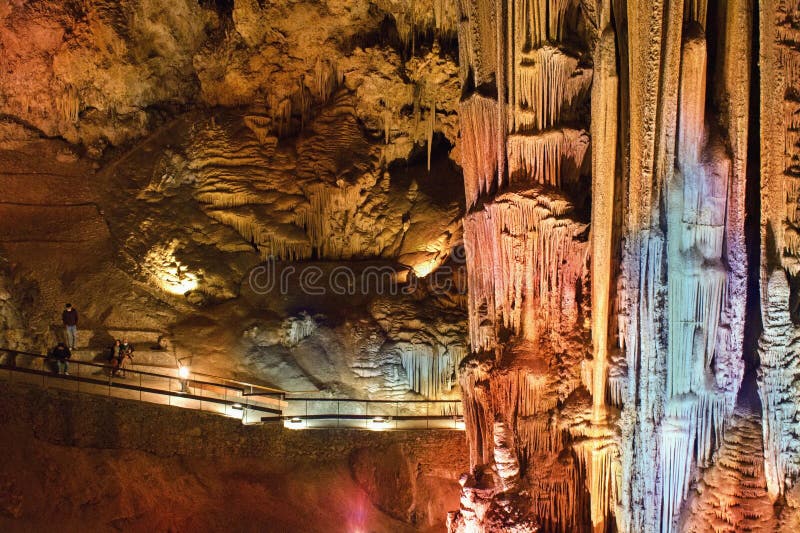 Cueva De Nerja Fotos de stock - Fotos de regalías de Dreamstime