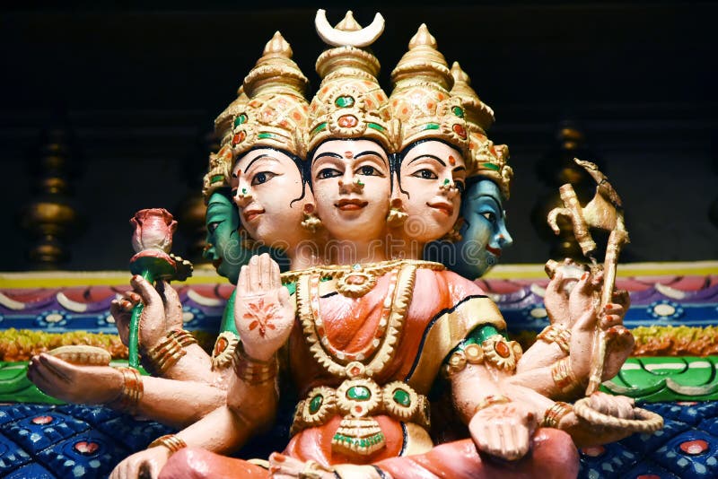 Las estatuas hindúes en Batu excavan Kuala Lumpur Malasia foto de archivo libre de regalías Las estatuas hindúes en Batu excavan Kuala Lumpur Malasia foto de archivo libre de regalías