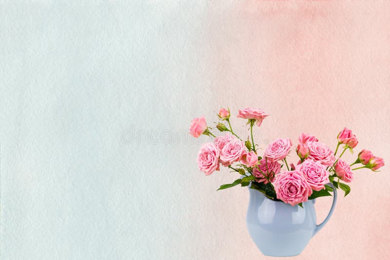 Las flores rosadas en jarro azul en rosa y azul de la acuarela pintaron el fondo fotos de archivo libres de regalías Las flores rosadas en jarro azul en rosa y azul de la acuarela pintaron el fondo fotos de archivo libres de regalías