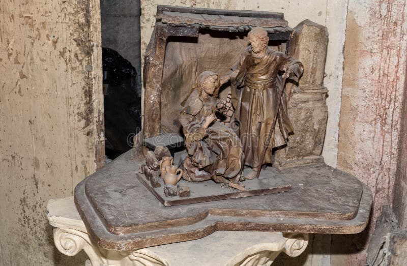Las ilustraciones por madonna y José esculpen el papier-machè tallado stock de ilustración Las ilustraciones por madonna y José esculpen el papier-machè tallado stock de ilustración