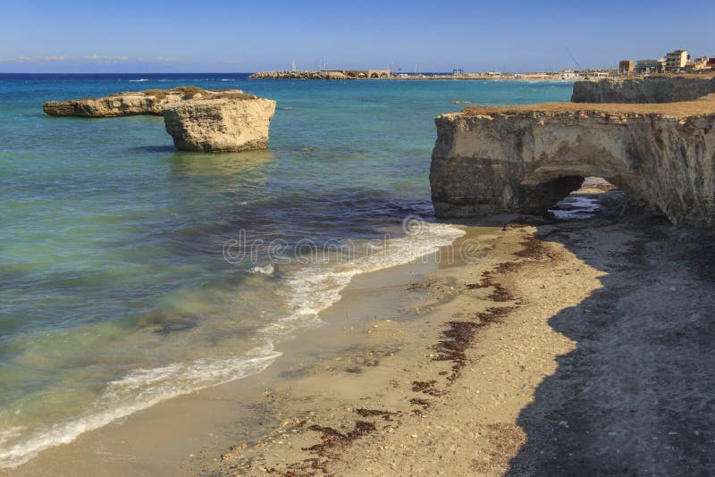 Las playas arenosas más hermosas de Apulia Costa de Salento: La FOCA de San vara ITALIA fotos de archivo Las playas arenosas más hermosas de Apulia Costa de Salento: La FOCA de San vara ITALIA fotos de archivo