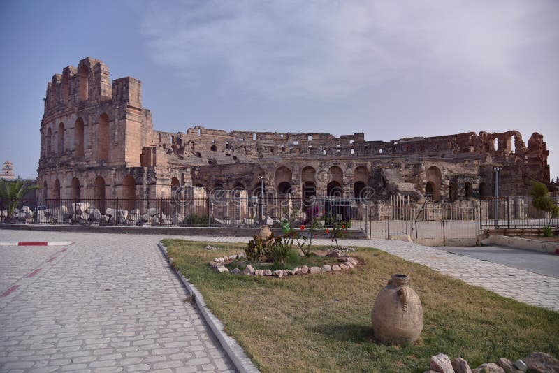 Las ruinas del antiguo anfiteatro romano en El-Jem El mayor colóseo en el norte de África Provincia de Mahdia, Túnez fotos de archivo libres de regalías Las ruinas del antiguo anfiteatro romano en El-Jem El mayor colóseo en el norte de África Provincia de Mahdia, Túnez fotos de archivo libres de regalías