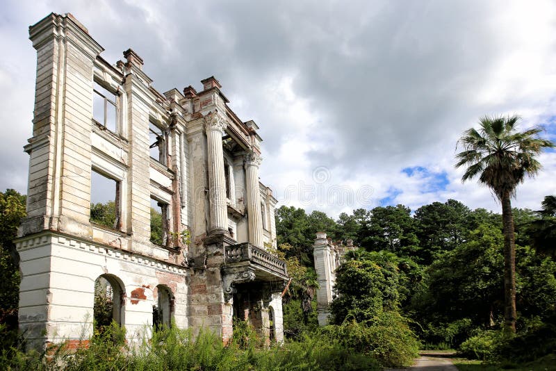 Las ruinas del palacio de pr?ncipe Smetsky imagen de archivo libre de regalías Las ruinas del palacio de pr?ncipe Smetsky imagen de archivo libre de regalías