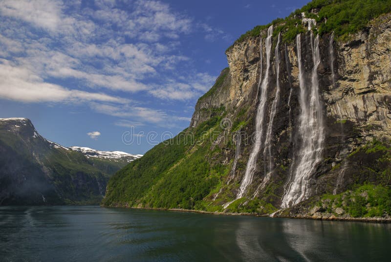 Las siete hermanas en geirangerfjord fotos de archivo Las siete hermanas en geirangerfjord fotos de archivo