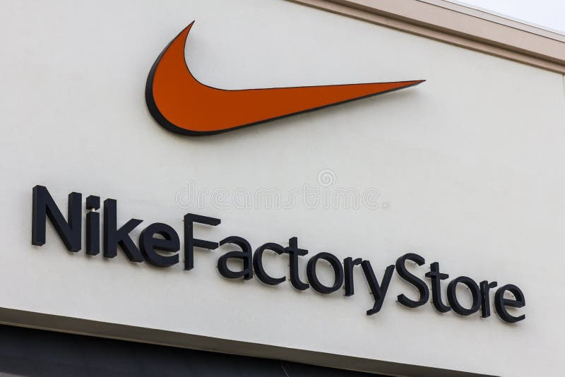 Las Vegas - circa im Dezember 2016: Nike Factory Store Strip Mall-relative Satznummer IV