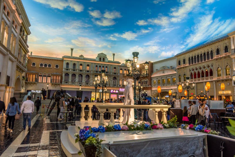 Las Vegas, de V.S. - 27 April, 2018: Toeristen die beroemde Veni bezoeken royalty-vrije stock afbeeldingen Las Vegas, de V.S. - 27 April, 2018: Toeristen die beroemde Veni bezoeken royalty-vrije stock afbeeldingen