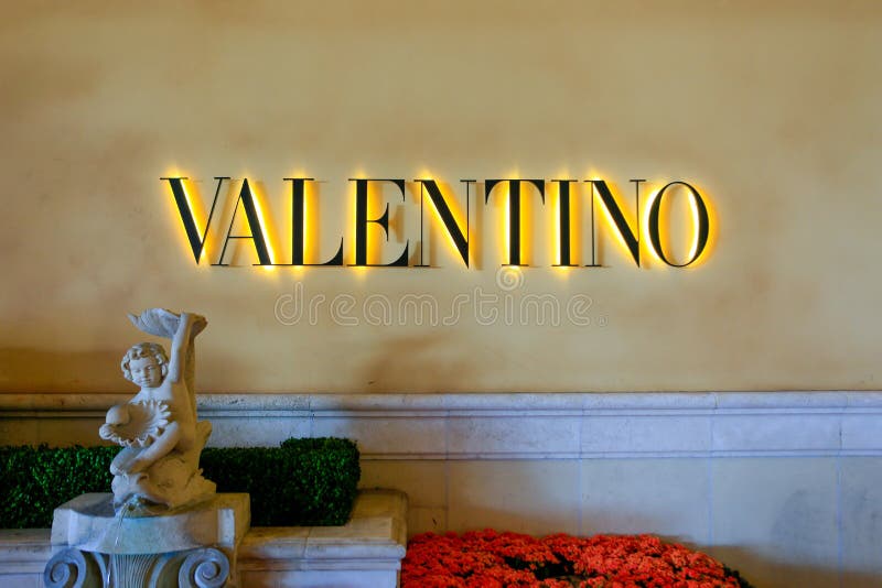LAS VEGAS, ETATS-UNIS - 13 JUIN 2017 : Magasin de mode de Valentino photos libres de droits LAS VEGAS, ETATS-UNIS - 13 JUIN 2017 : Magasin de mode de Valentino photos libres de droits