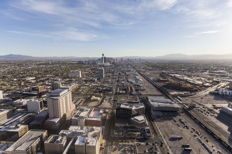 Las Vegas flyg- i stadens centrum sikt in mot remsa royaltyfria foton Las Vegas flyg- i stadens centrum sikt in mot remsa royaltyfria foton