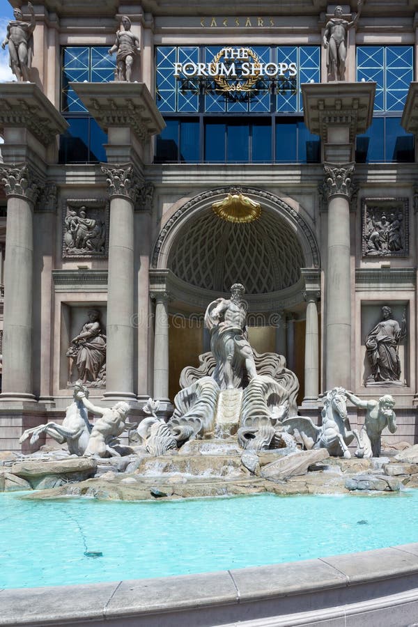 Statues and ornate decor in the interior of The Forum Shops luxury shopping  mall at Caesars Palace, Las Vegas, Nevada, USA Stock Photo - Alamy