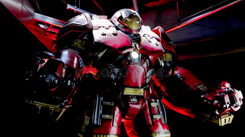 Enormous Animatronic 'Avengers: Age of Ultron' Hulkbuster Toy That Opens Up  to Reveal Iron Man in Mark 43 Armor