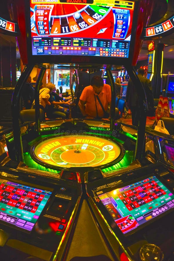 Las Vegas, Stany Zjednoczone Ameryka, Maj - 7, 2016: Stół dla karcianej gry rulety w Fremont kasynie fotografia stock Las Vegas, Stany Zjednoczone Ameryka, Maj - 7, 2016: Stół dla karcianej gry rulety w Fremont kasynie fotografia stock
