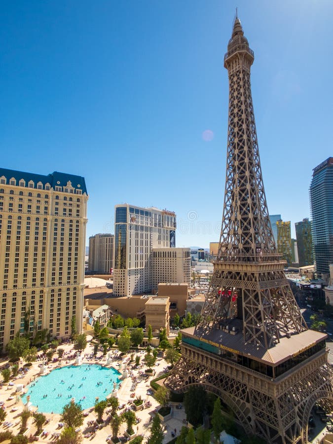 paris vegas pool