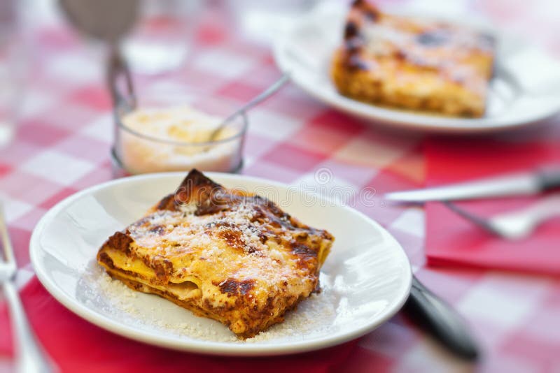Lasagne con carne e formaggio immagini stock Lasagne con carne e formaggio immagini stock