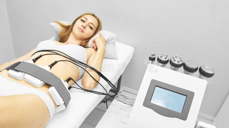 Laserlipo-utrustning Sänk behandlingen med kosmetiskt fett Kvinnor i saltlake Anticellulit fotografering för bildbyråer