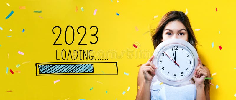 Lastning 2023 med en ung kvinna som håller en klocka royaltyfri illustrationer