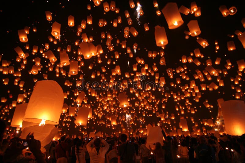 Latający niebo lampion na Yeepeng festiwalu obrazy stock Latający niebo lampion na Yeepeng festiwalu obrazy stock