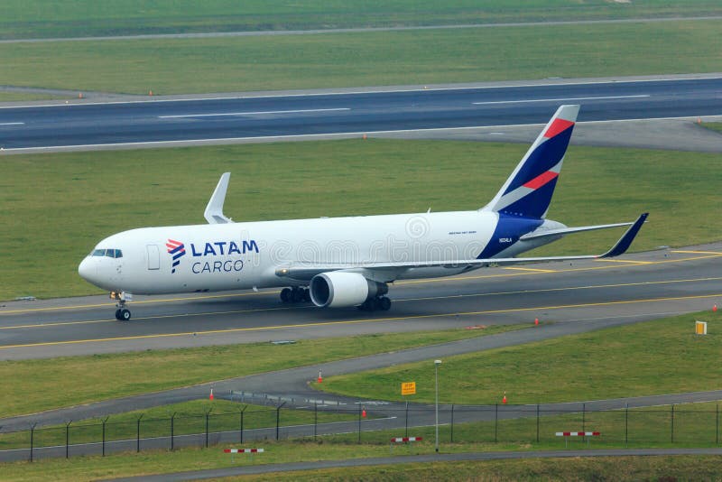 LATAM CARGO Boeing 767 editorial stock photo. Image of wing - 271682893