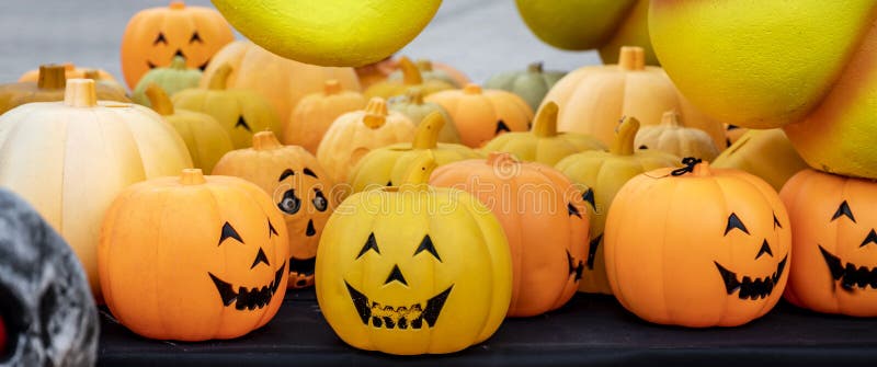 To celebrate the advent of Halloween, children will dress up as cute ghosts and knock on the door from house to house, asking for candy, otherwise they will be tricky. At the same time, it is said that this night, all kinds of ghosts will also be dressed as children to join in the crowd to celebrate the advent of Halloween, and humans dressed up as ghosts in order to make the ghosts more harmonious. To celebrate the advent of Halloween, children will dress up as cute ghosts and knock on the door from house to house, asking for candy, otherwise they will be tricky. At the same time, it is said that this night, all kinds of ghosts will also be dressed as children to join in the crowd to celebrate the advent of Halloween, and humans dressed up as ghosts in order to make the ghosts more harmonious.