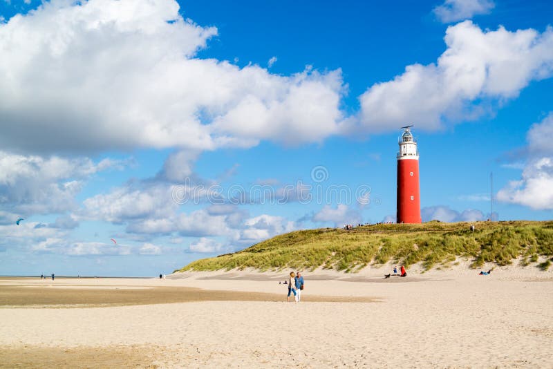 Latarnia morska i plaża De Cocksdorp na Texel wyspie, Netherland