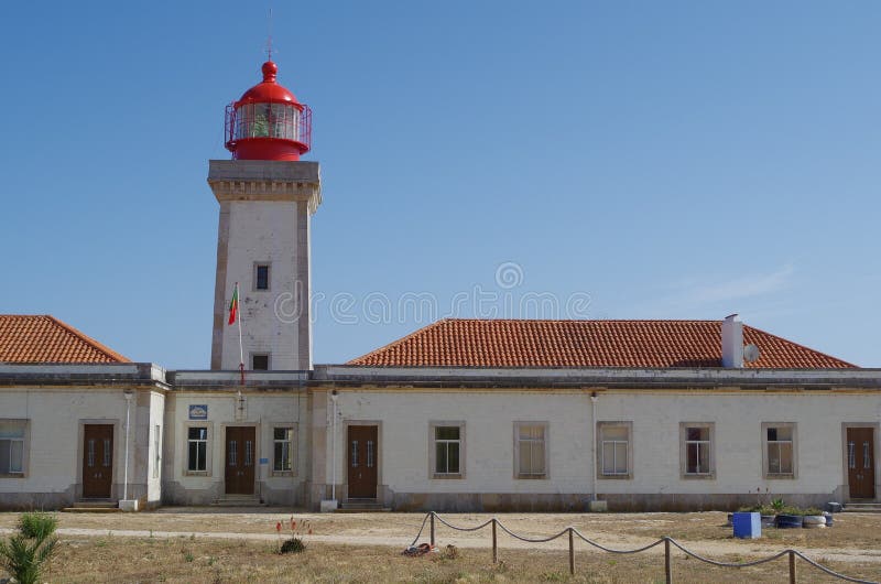 Latarnia morska przylądek Carvoeiro w Lagoa zdjęcie stock Latarnia morska przylądek Carvoeiro w Lagoa zdjęcie stock