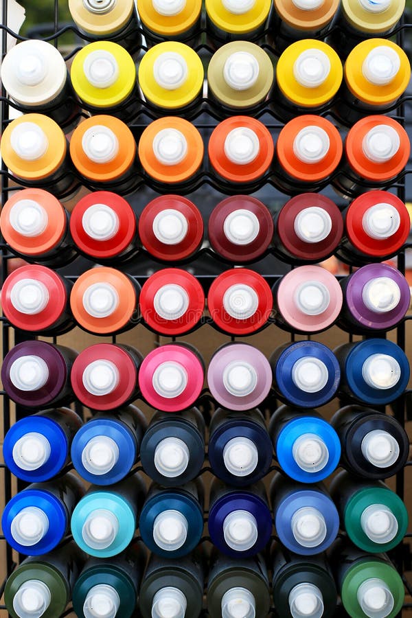 Latas de espray de pintura fotografía de archivo libre de regalías Latas de espray de pintura fotografía de archivo libre de regalías