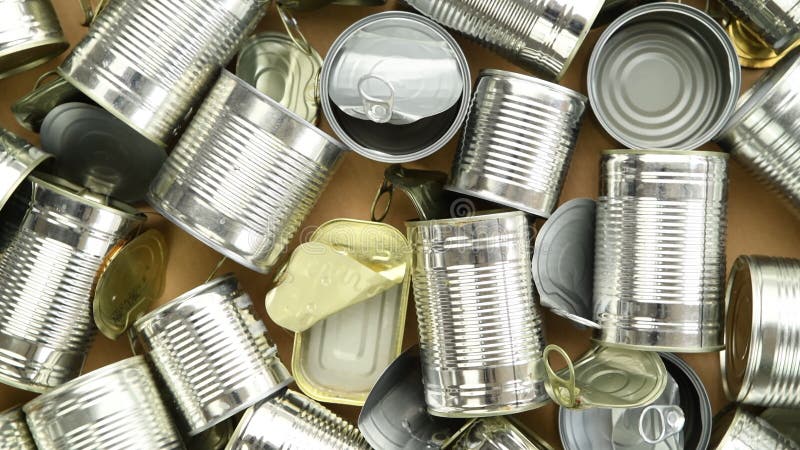 Latas de metal y latas listas para el reciclado