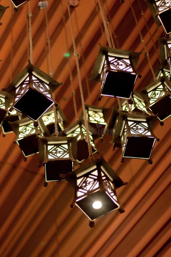 Laternen Eines Japanischen Eisen am Innen Stockfoto Bild von anbetung