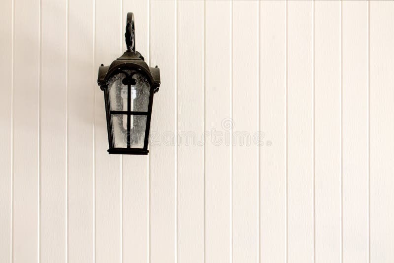 Laternenpfähle auf der Wand lizenzfreies stockbild Laternenpfähle auf der Wand lizenzfreies stockbild