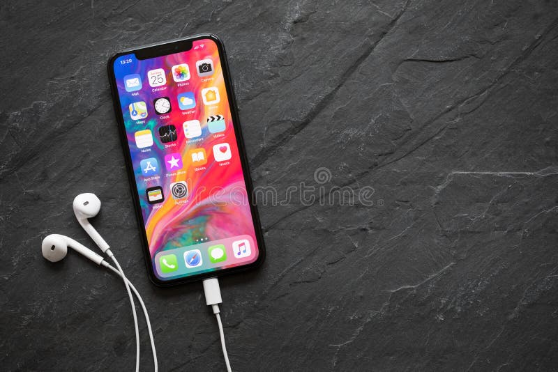pad hver dag stole Latest Generation IPhone X with Earphones. Editorial Stock Image - Image of  generation, black: 113632024