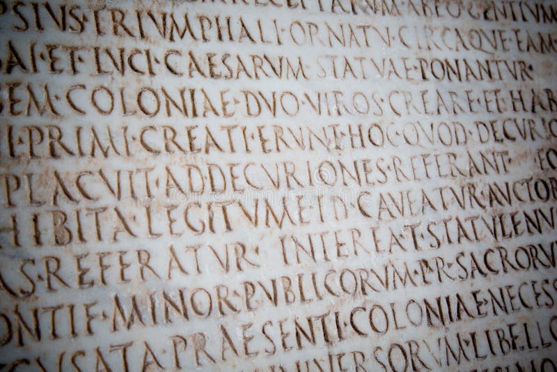 Latijnse die woorden op oude roman steen, Pisa worden gesneden royalty-vrije stock foto Latijnse die woorden op oude roman steen, Pisa worden gesneden royalty-vrije stock foto
